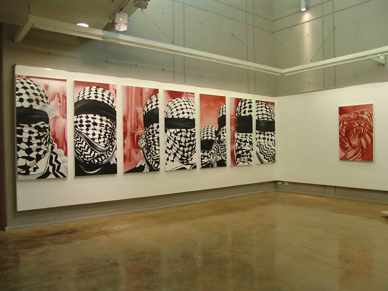 קרן ענבי, ללא כותרת, 2007, שמן על פשתן, 7 ציורים, 200X95 ס"מ; ציור נוסף, 150X95 ס"מ. צילום: קרן ענבי