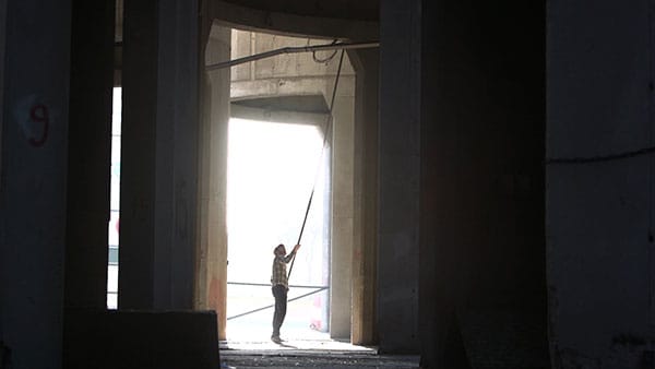 אורית אדר-בכר, פרט מתוך "רמיד", 2015, וידיאו, 8 דקות. צילום: עדי רייס