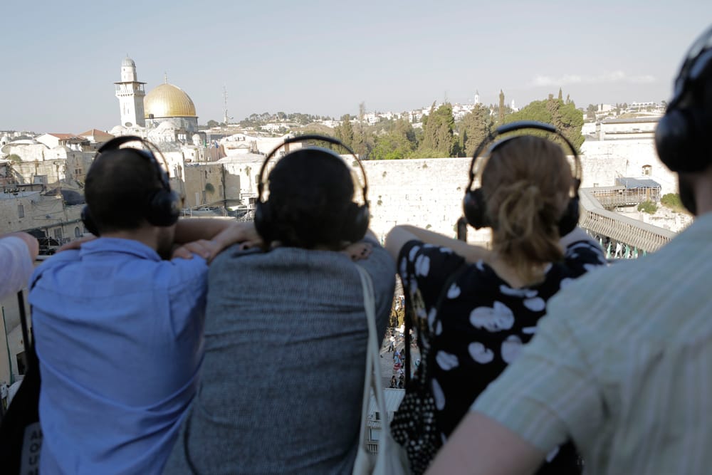 "סימון השלמה", יעל ברתנא 