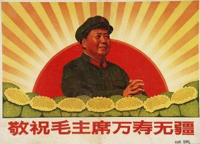 כרזה המתארת את מאו דזה-דונג כשמש זורחת, ופרחי חמנייה סדורים למרגלותיו